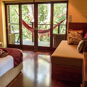 Lodge Silky Oaks